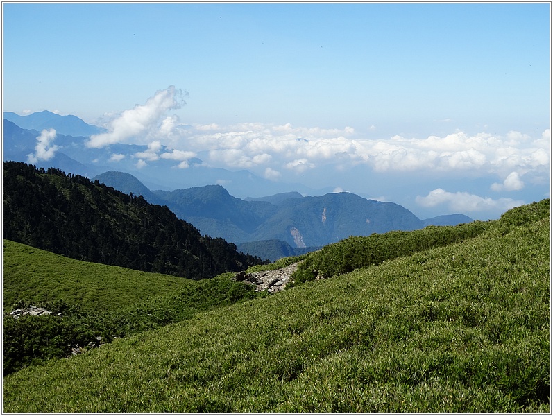 2014-09-29 10-08-46山頂看東南方的雲海.JPG